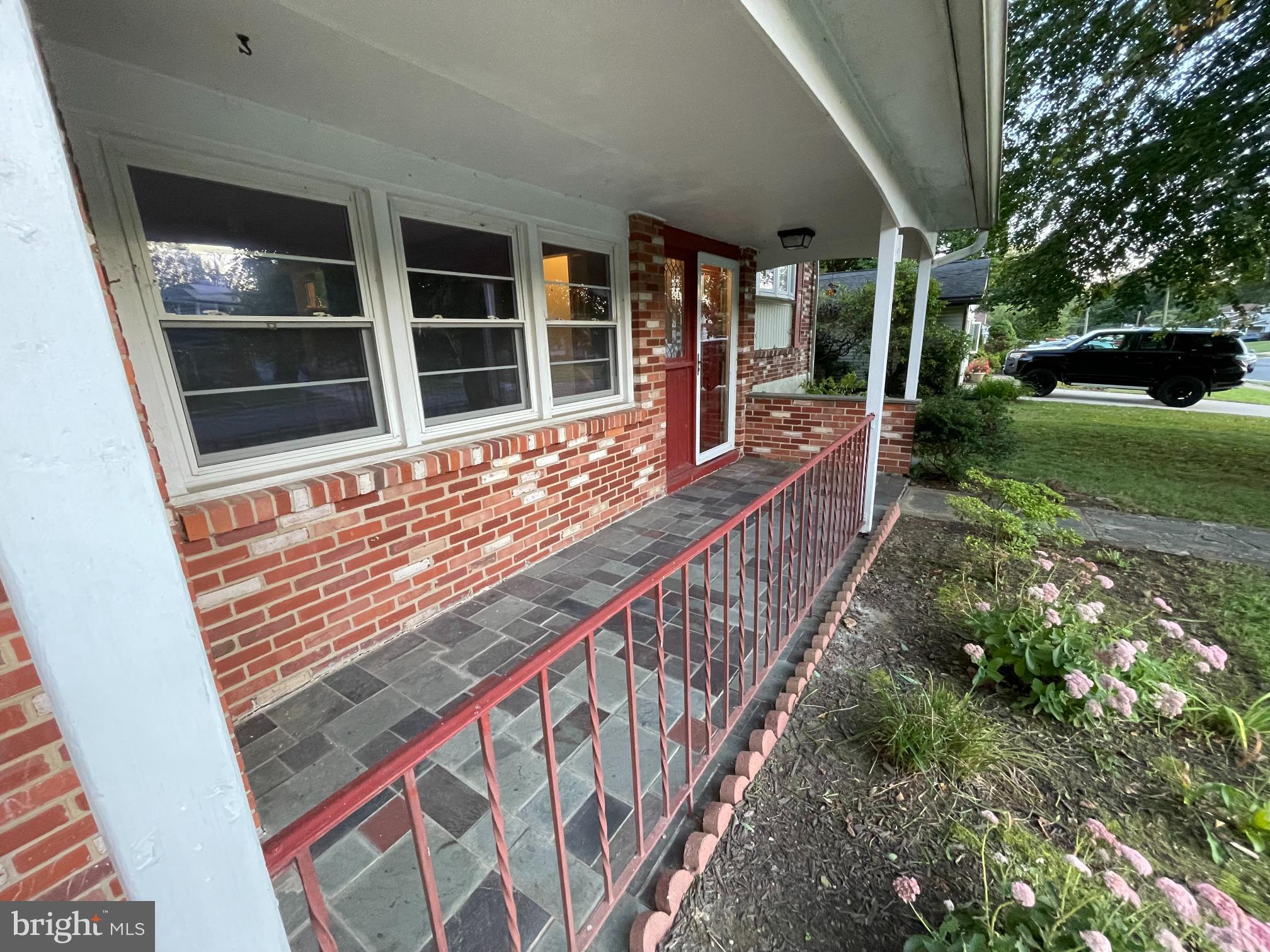 2715 E RIDING DRIVE