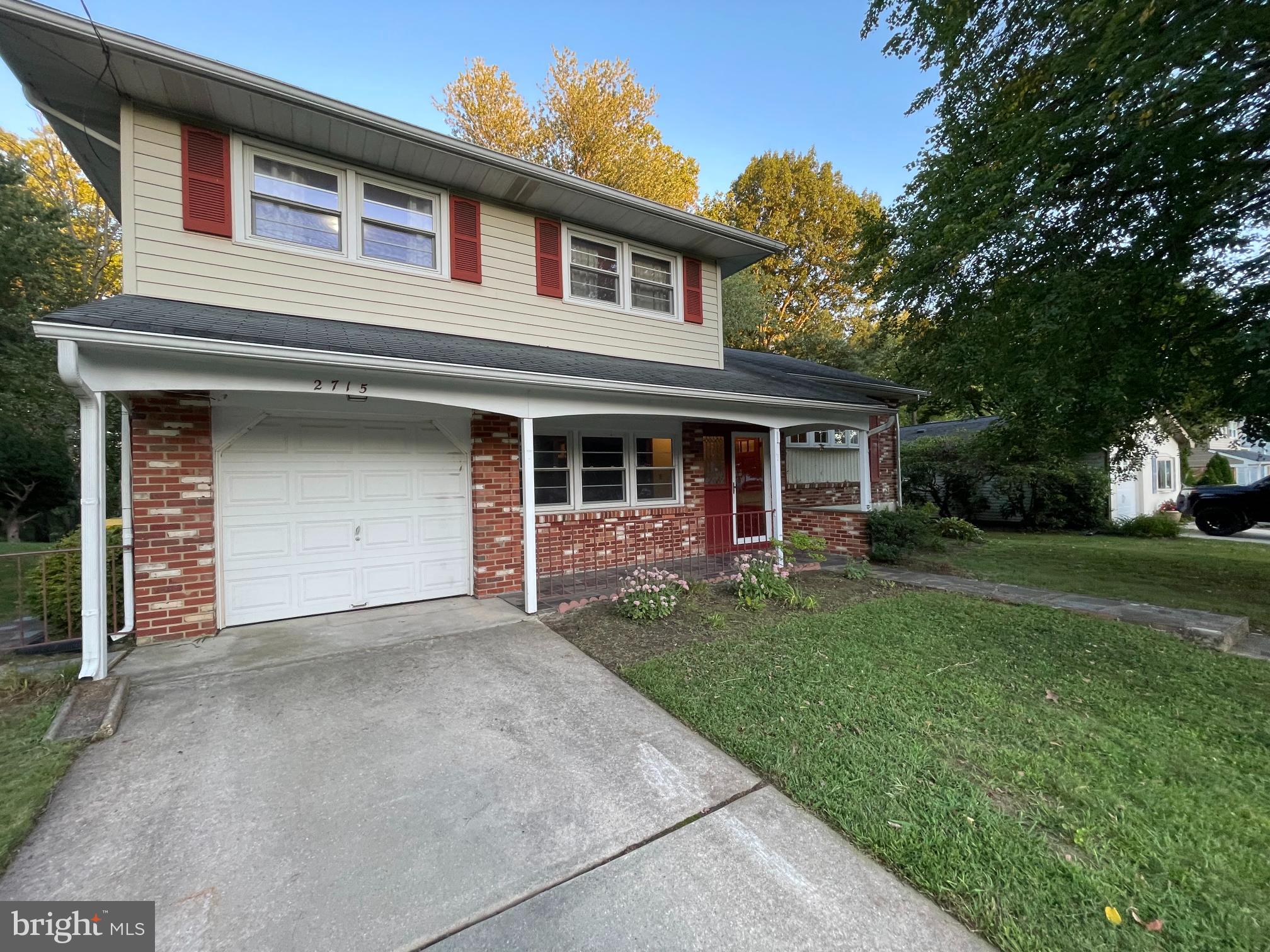 2715 E RIDING DRIVE