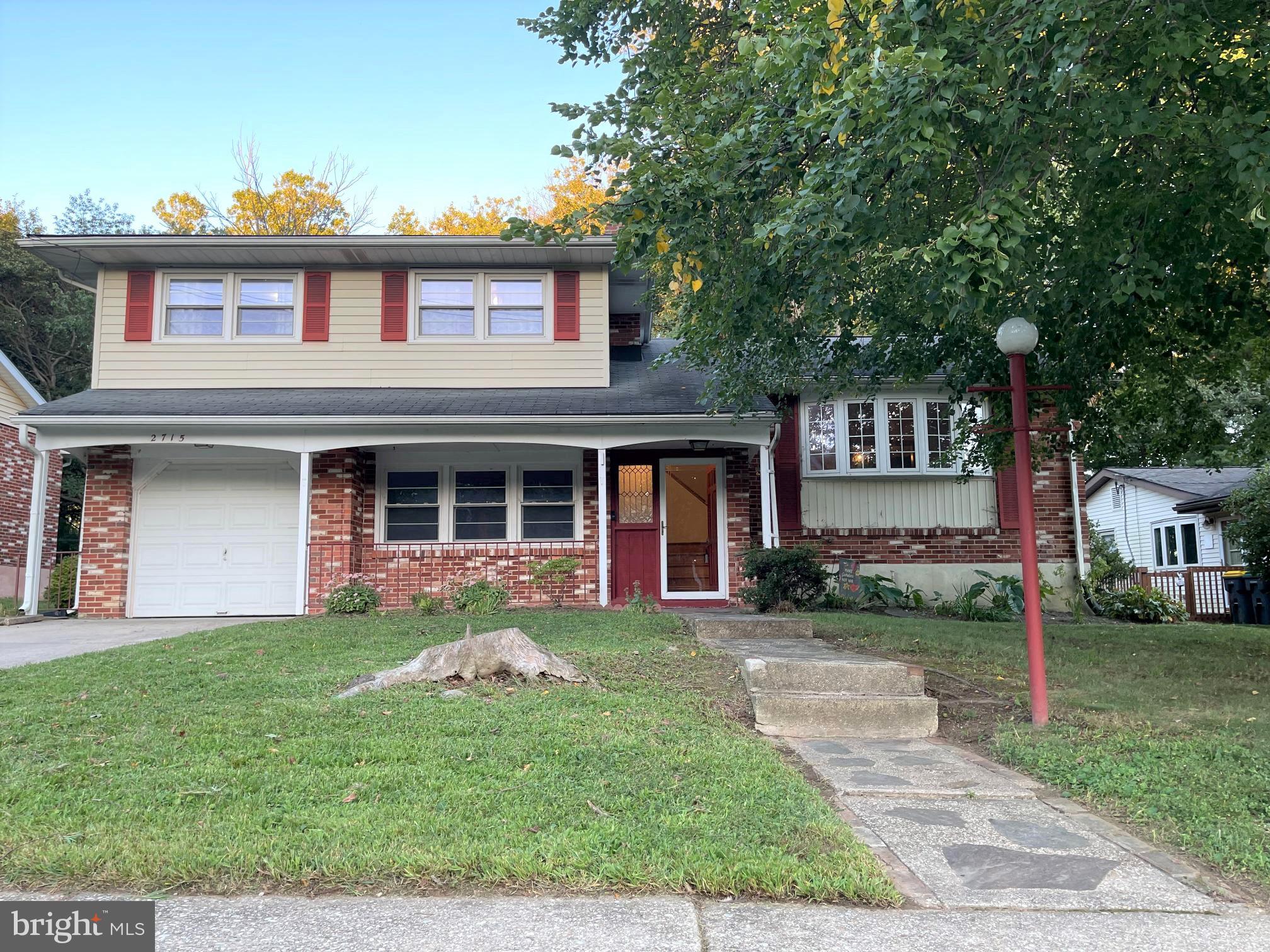 2715 E RIDING DRIVE