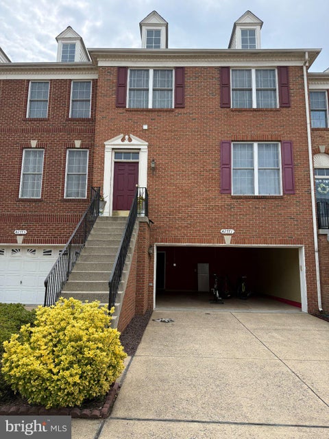 Townhouse For Sale - 42771 Locklear Terrace<br/> Loudoun County, CHANTILLY, VA 20152
