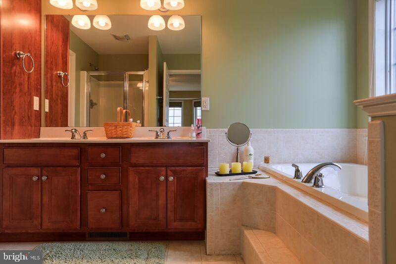 CARRIAGE HILL - Residential