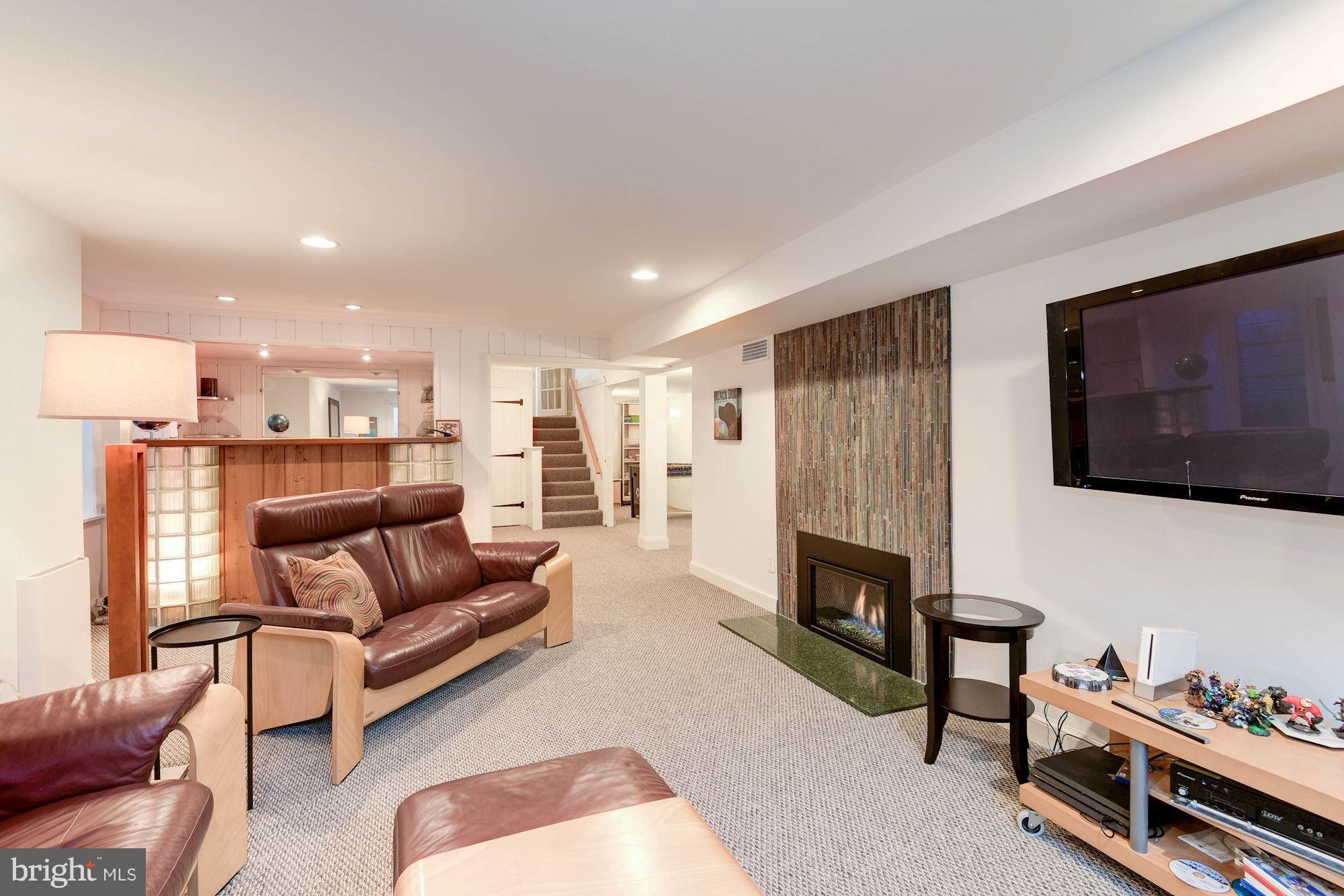 COUNTRY CLUB - Residential