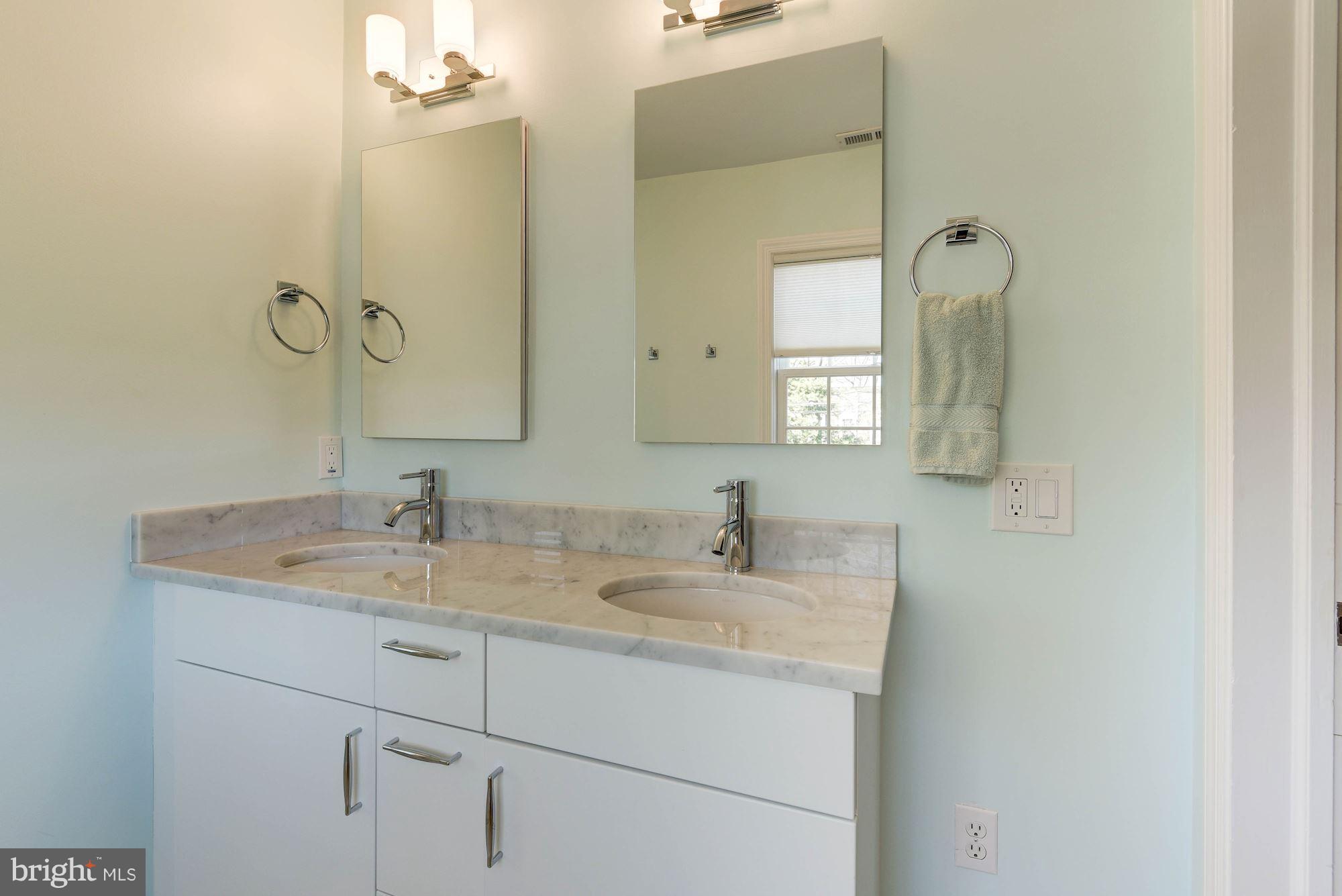 COUNTRY CLUB - Residential