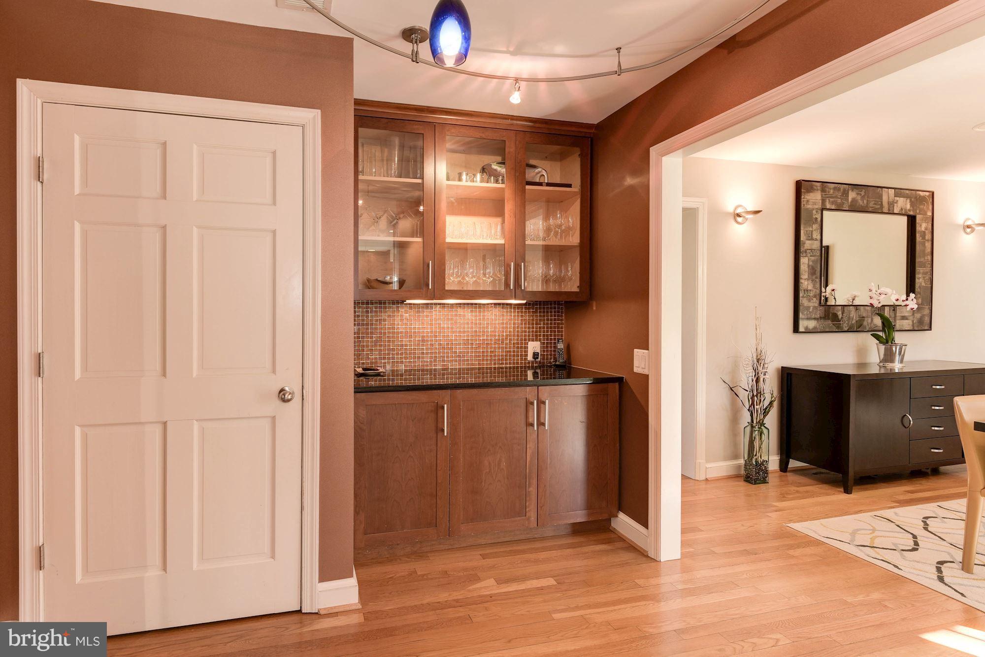 COUNTRY CLUB - Residential