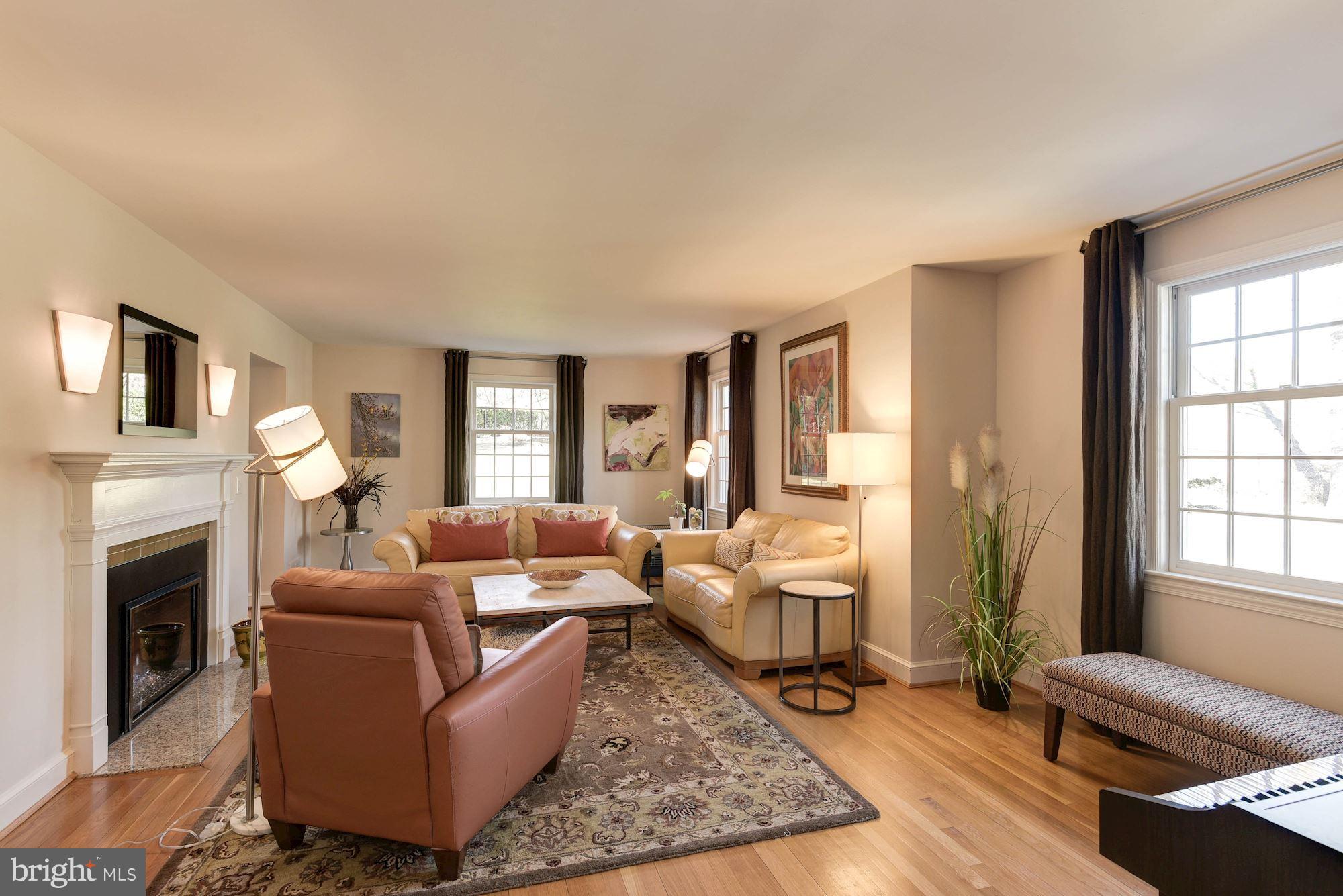 COUNTRY CLUB - Residential