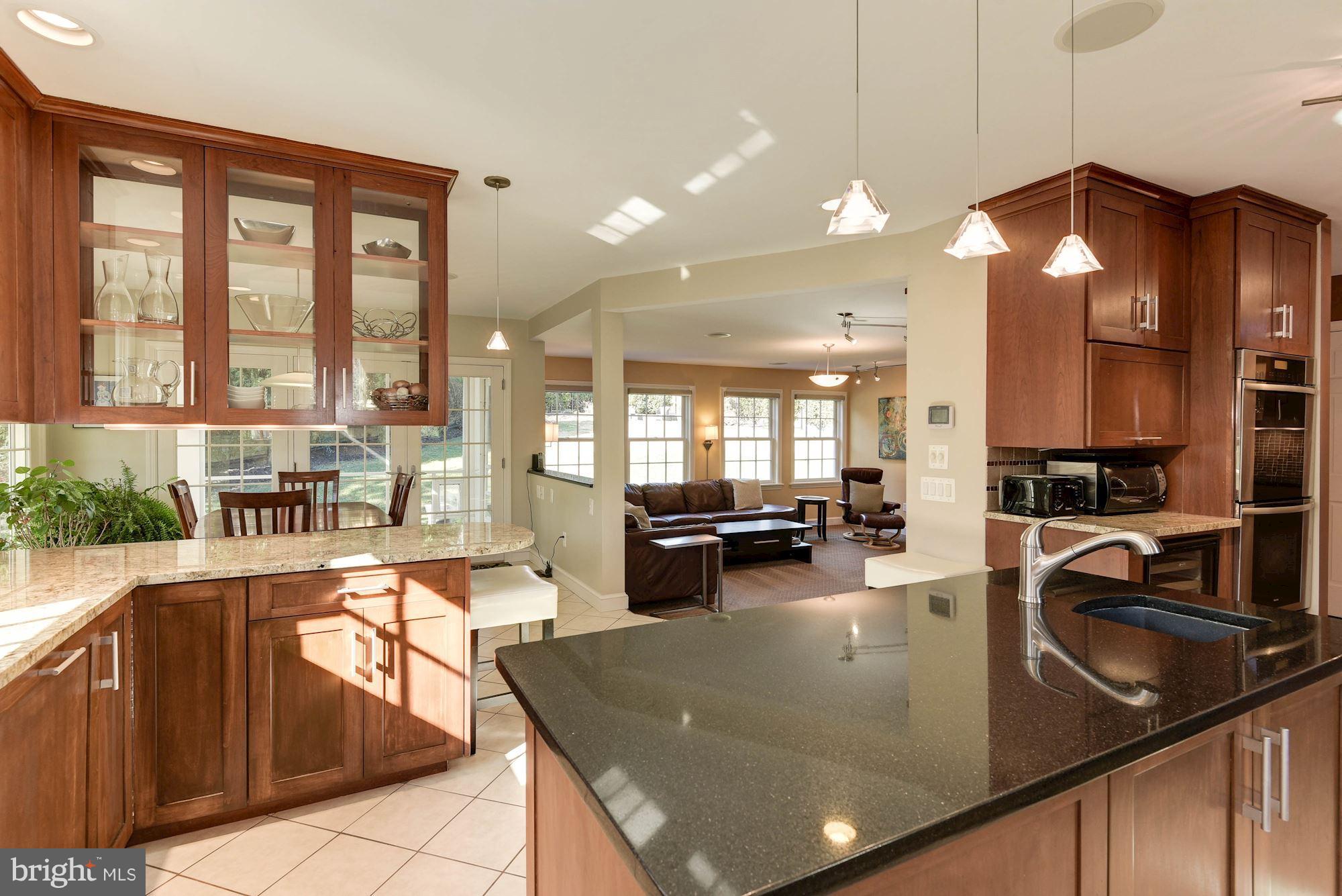 COUNTRY CLUB - Residential