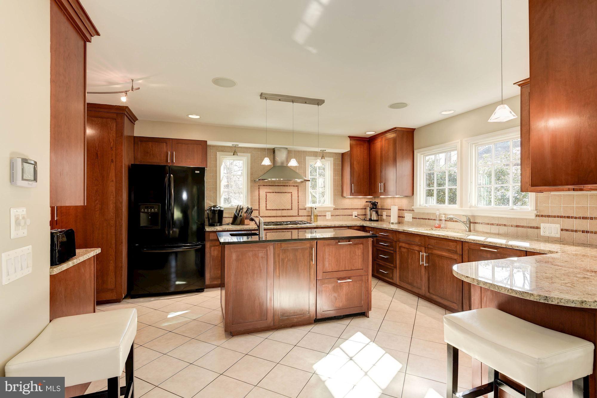 COUNTRY CLUB - Residential