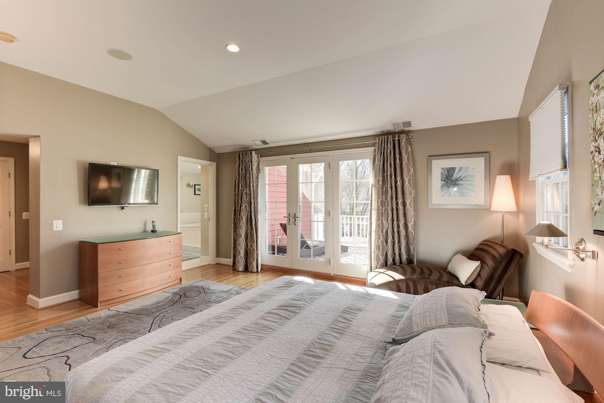 COUNTRY CLUB - Residential