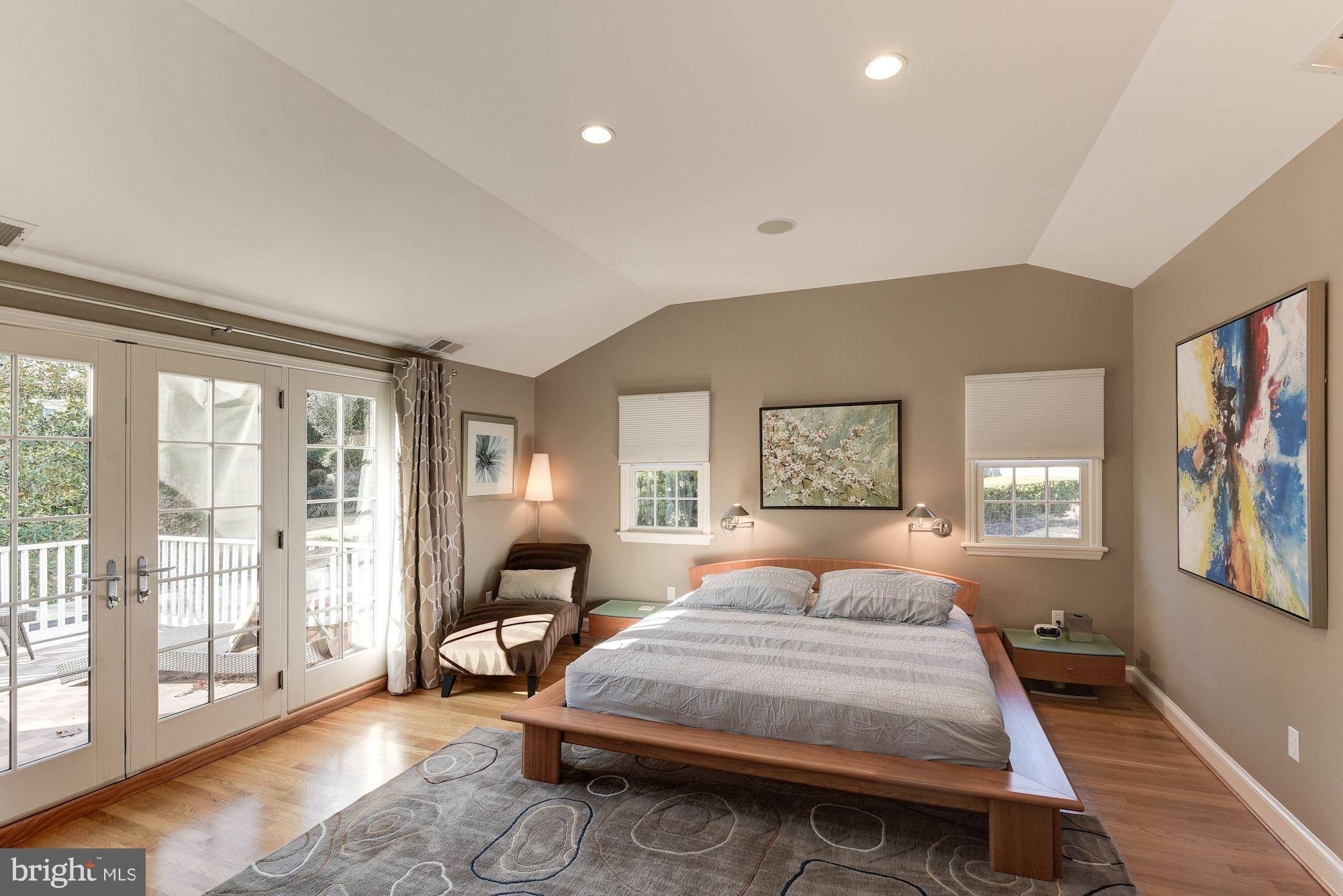 COUNTRY CLUB - Residential