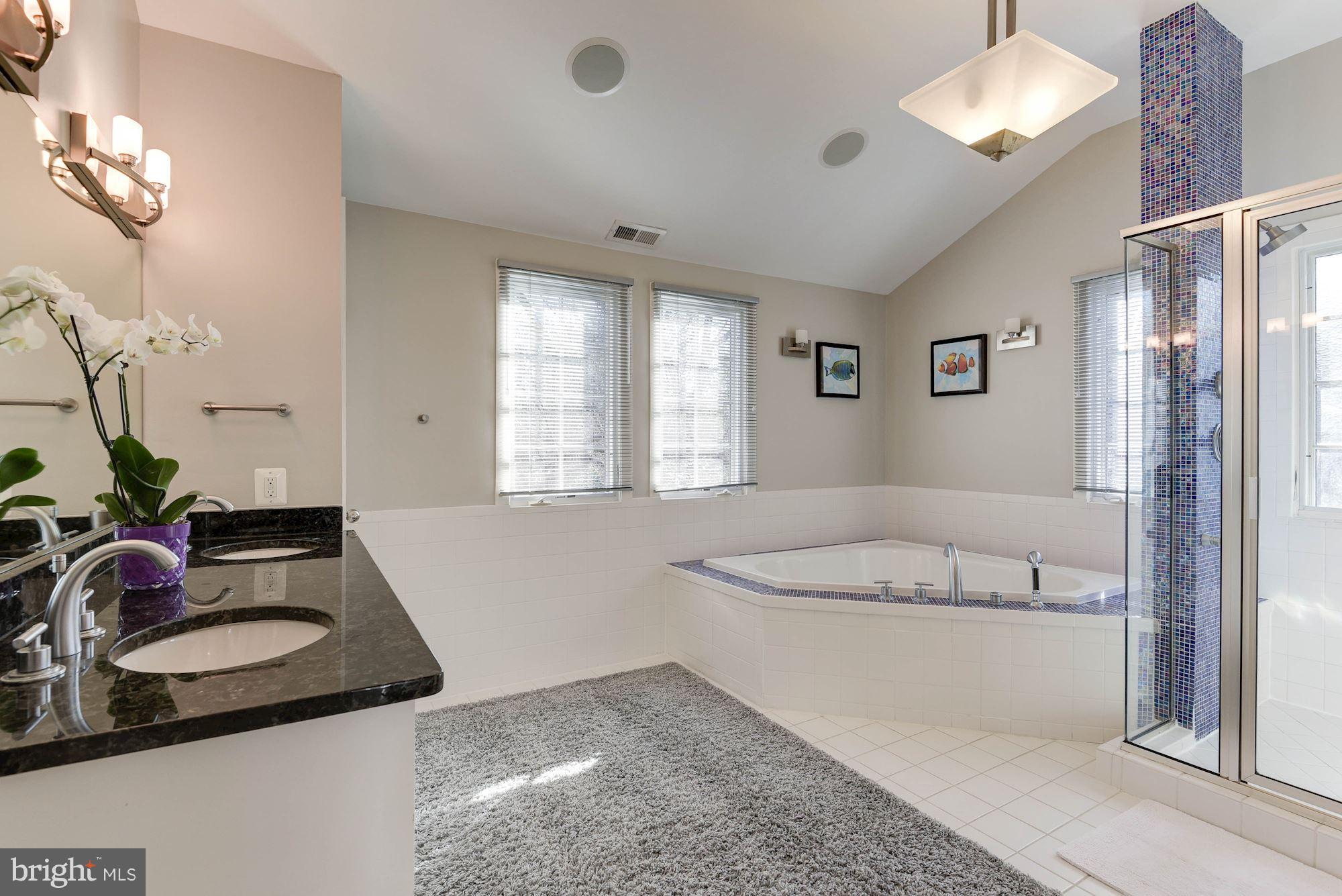 COUNTRY CLUB - Residential