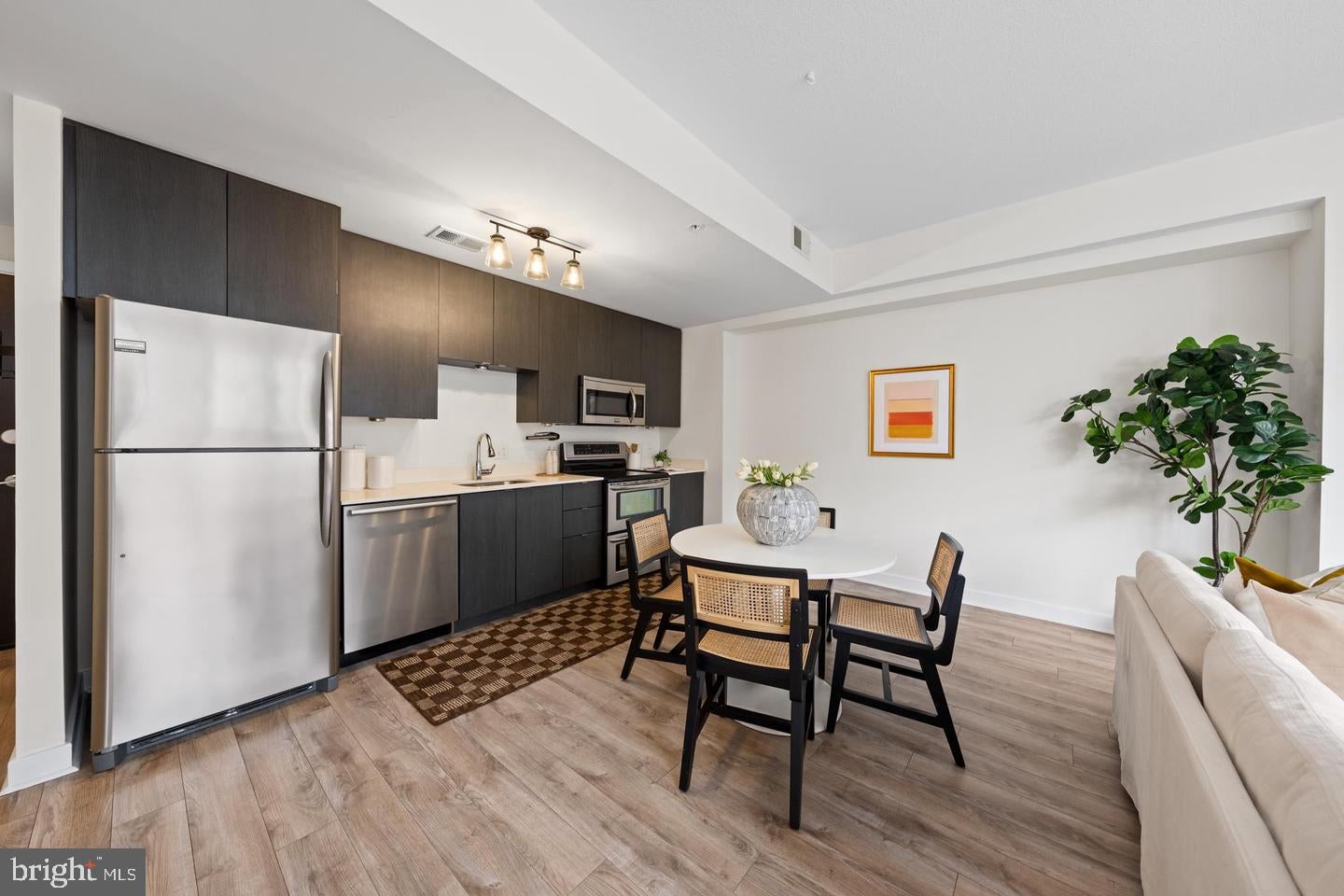 460 NEW YORK NW 802