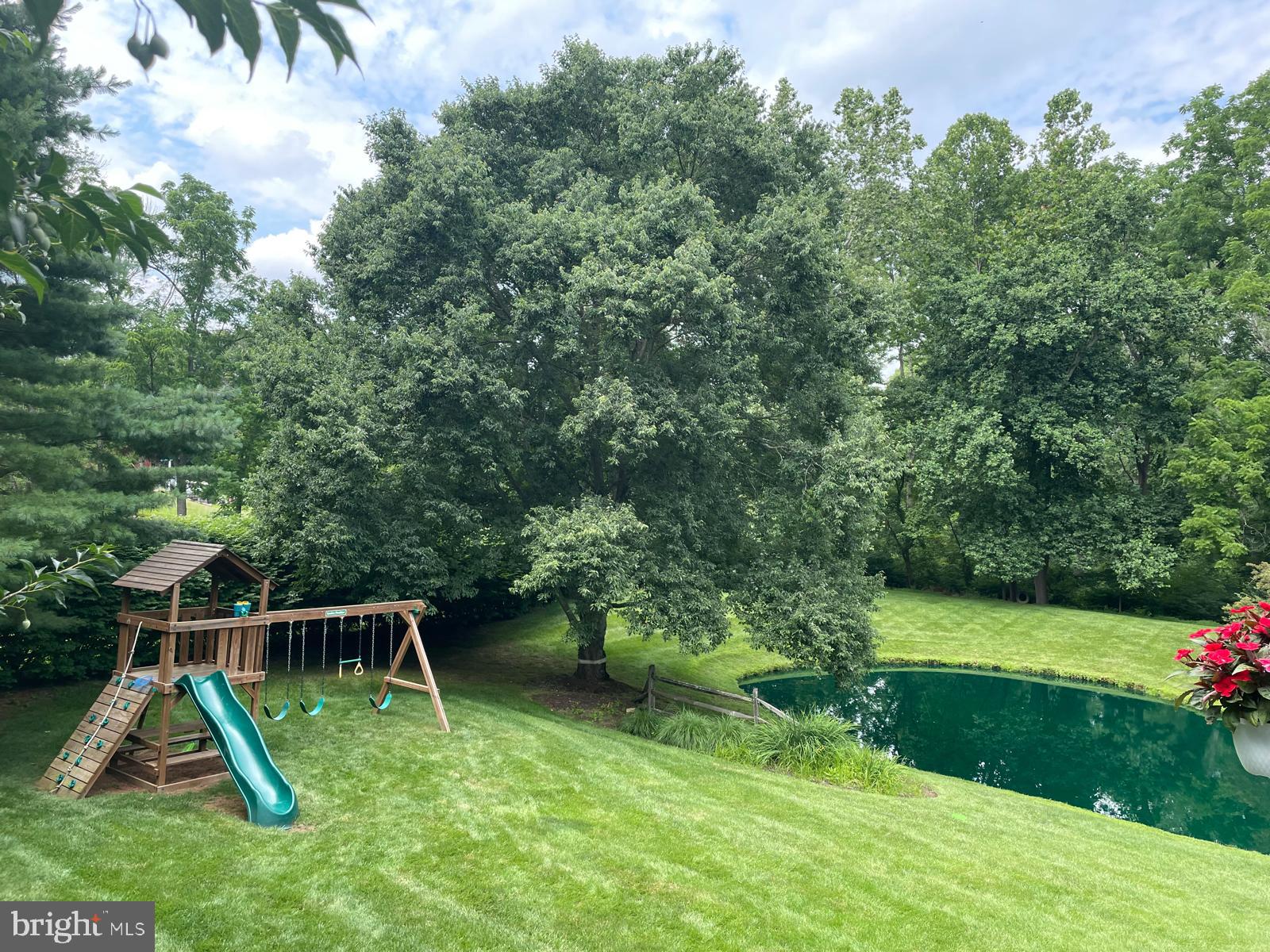 1111 DANIEL DAVIS LANE