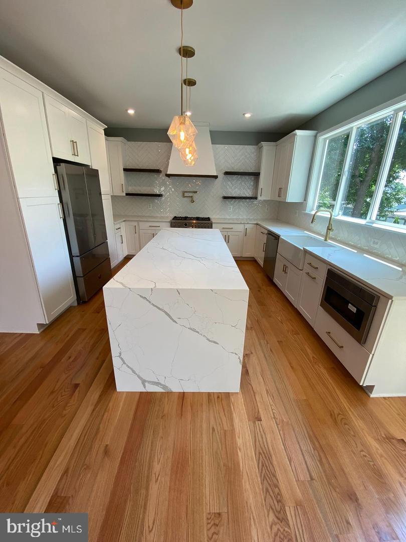 FAIRFAX - Residential