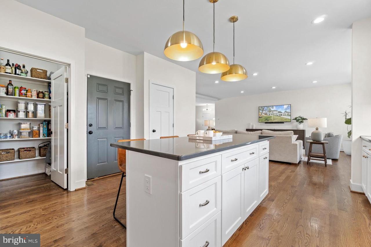 FAIRFAX - Residential