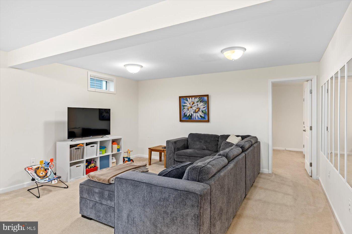 THREE FLAGS - Residential