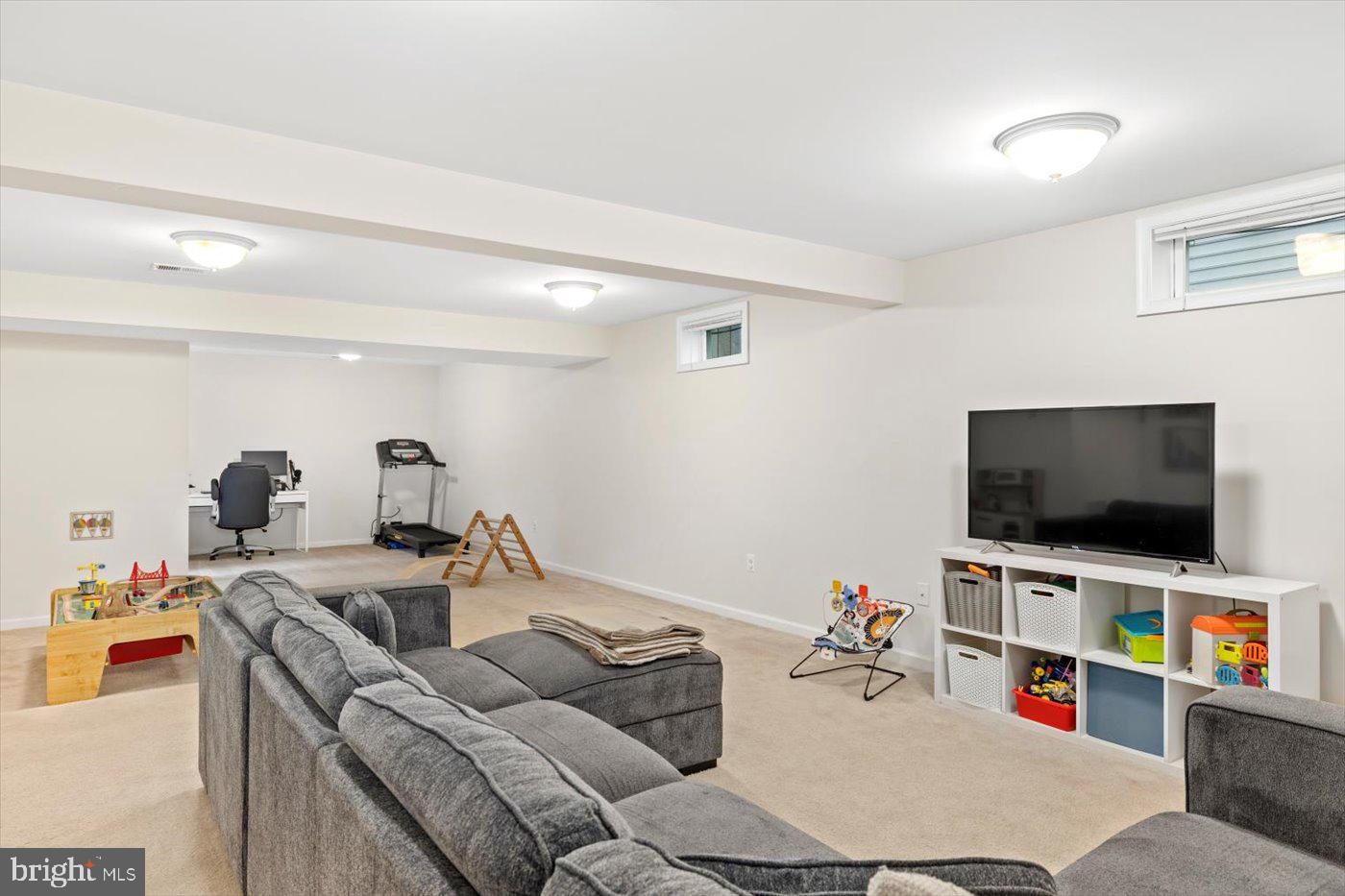 THREE FLAGS - Residential