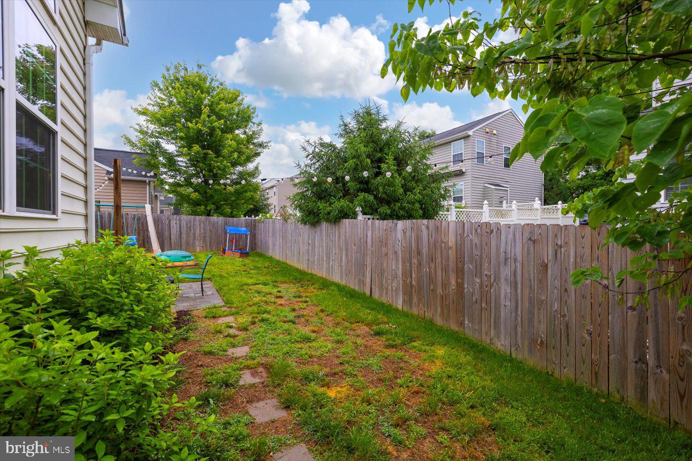 THREE FLAGS - Residential