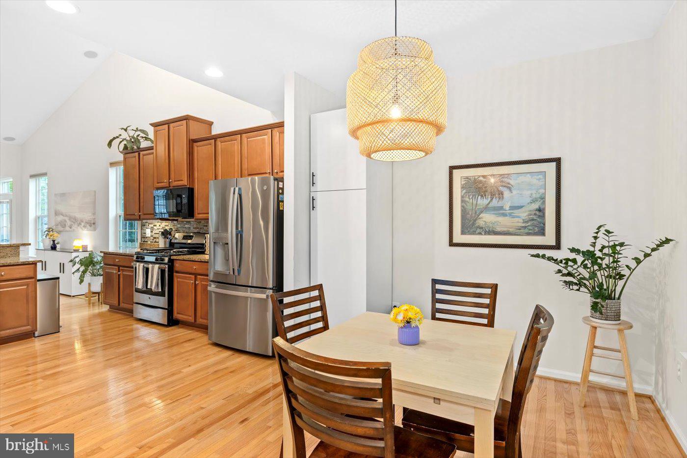 THREE FLAGS - Residential