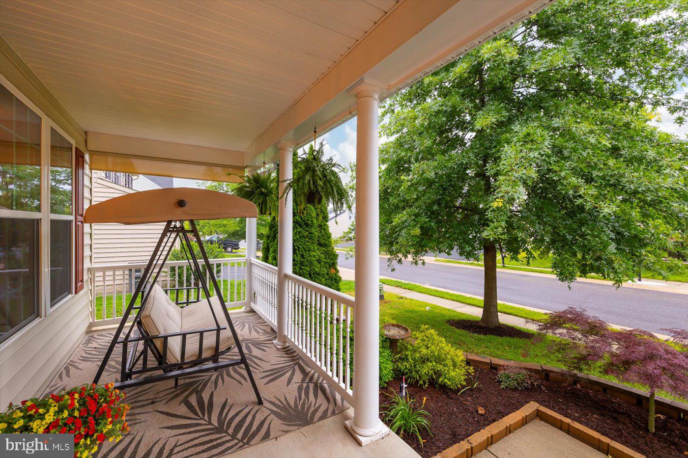 THREE FLAGS - Residential