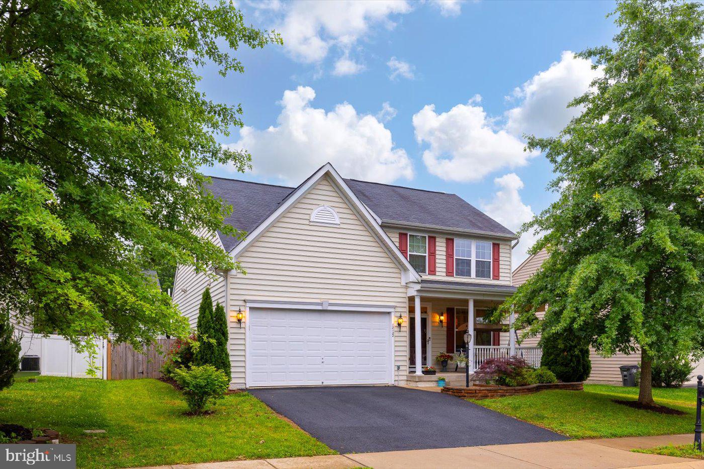 THREE FLAGS - Residential