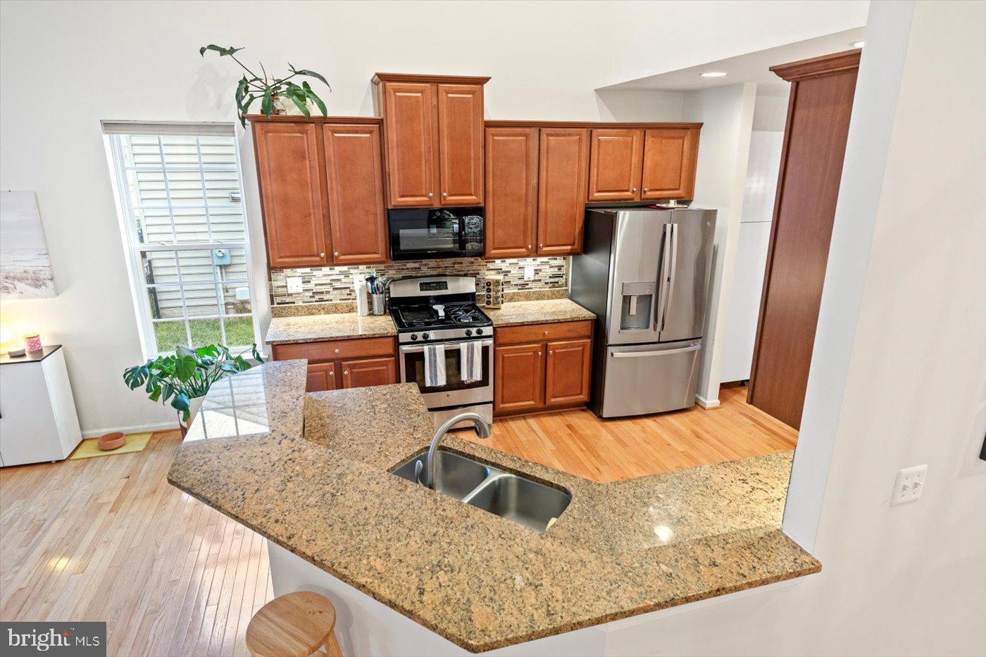 THREE FLAGS - Residential