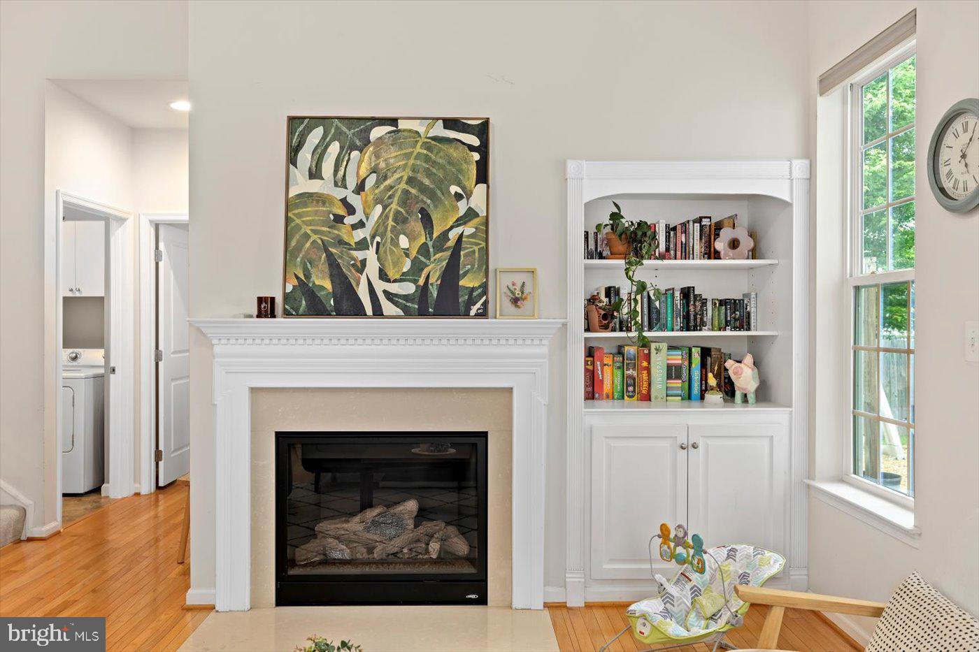 THREE FLAGS - Residential