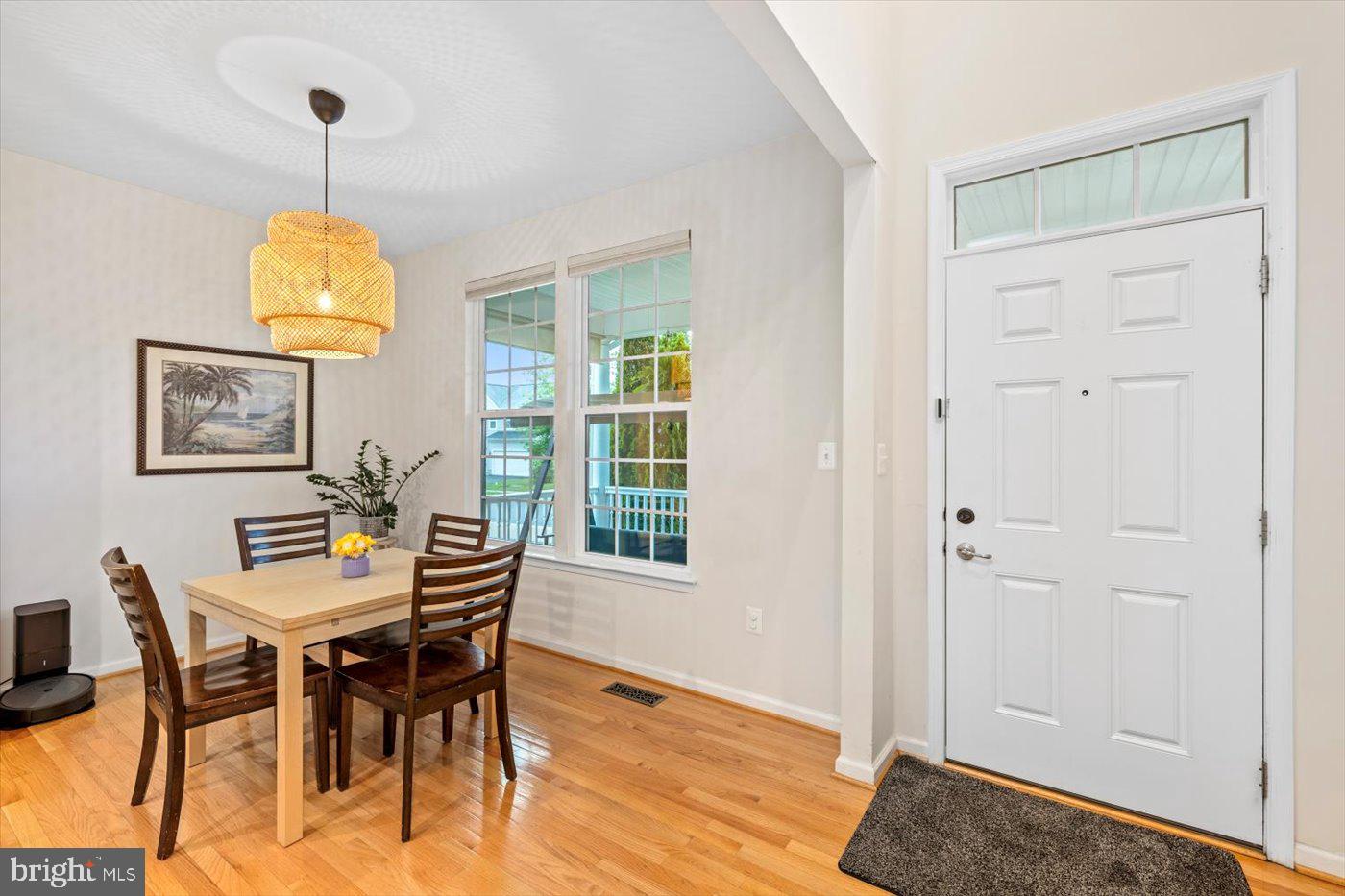 THREE FLAGS - Residential