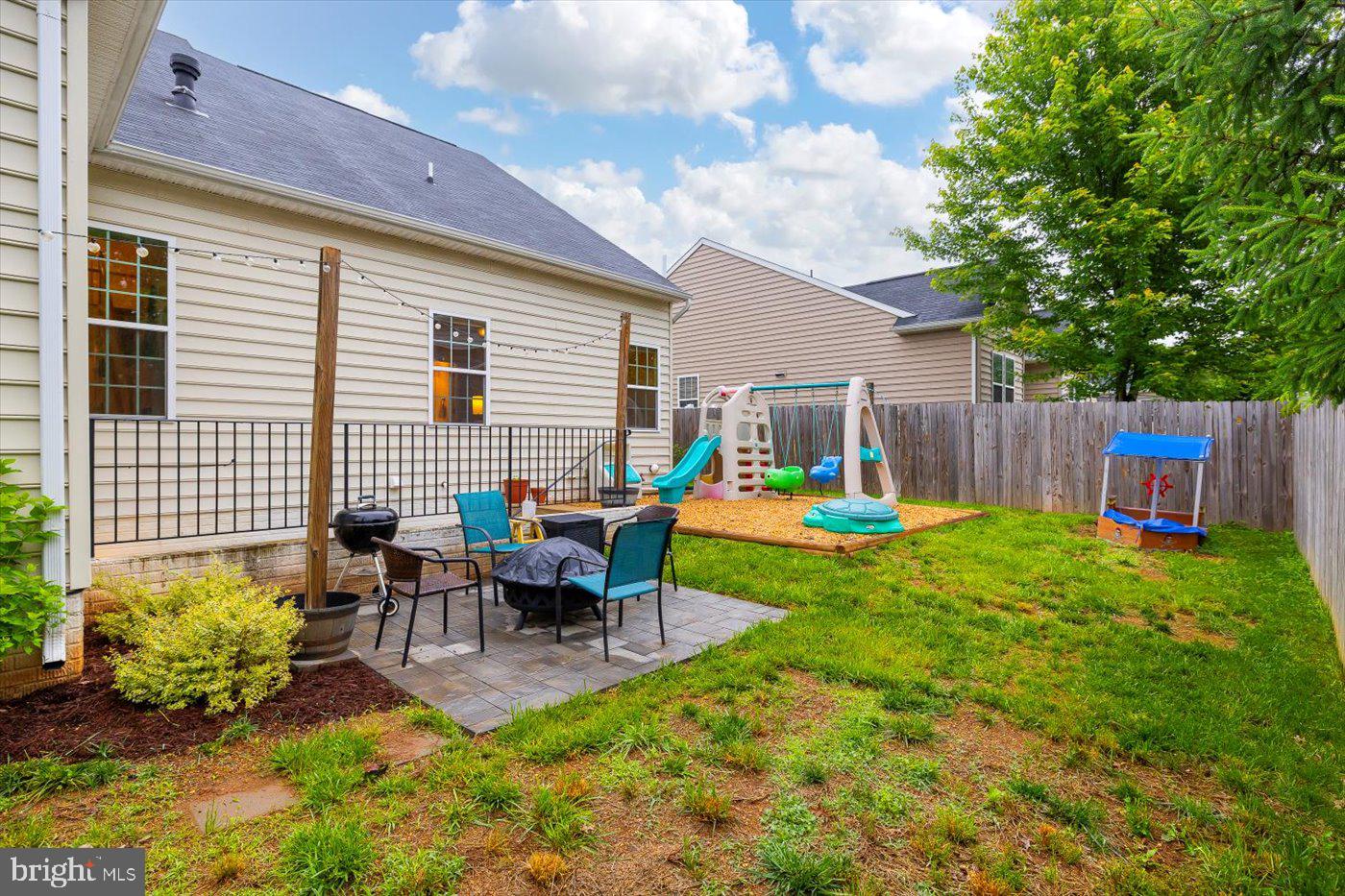 THREE FLAGS - Residential