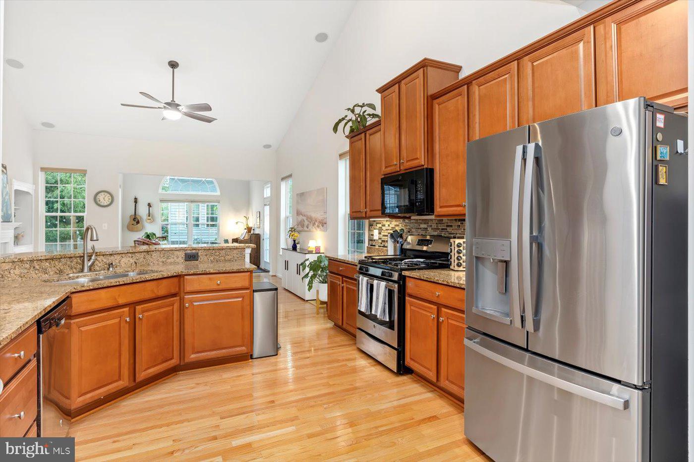 THREE FLAGS - Residential