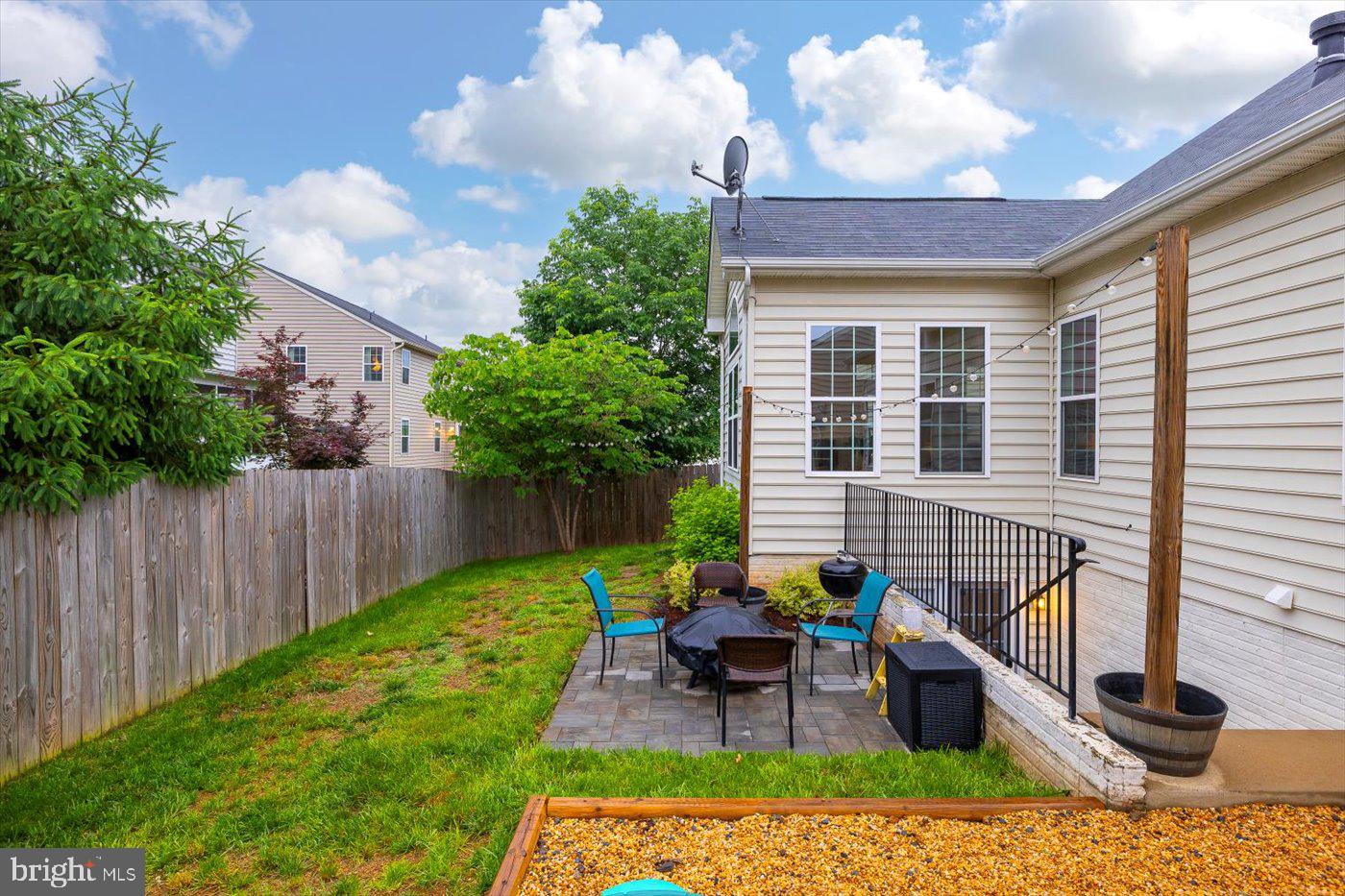 THREE FLAGS - Residential