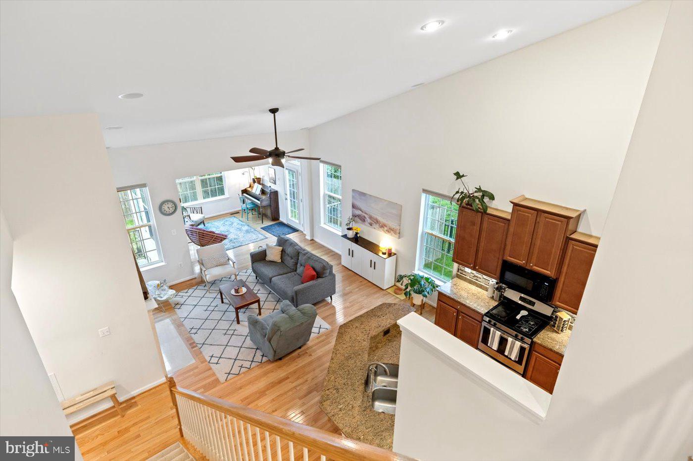 THREE FLAGS - Residential