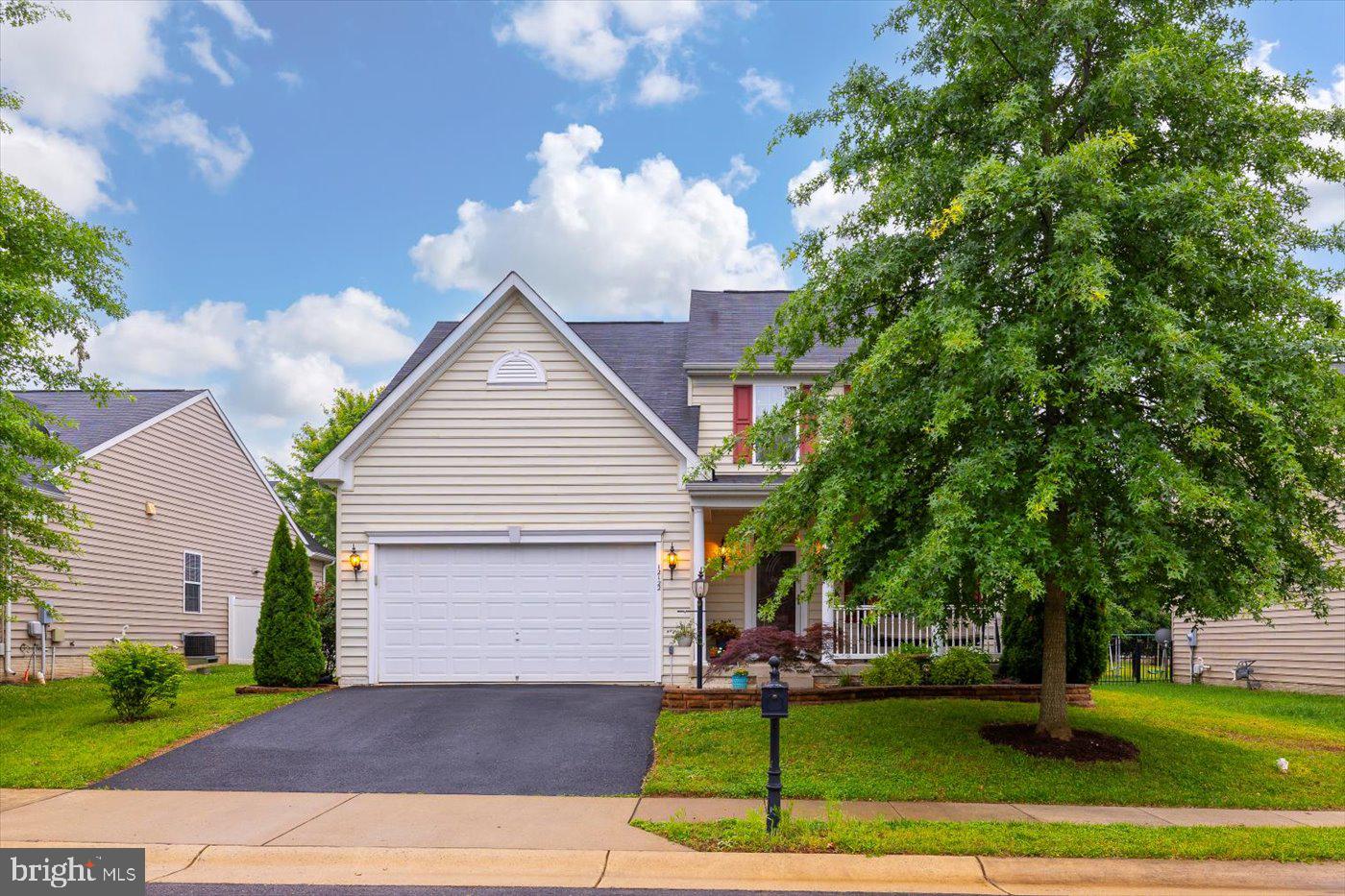 THREE FLAGS - Residential
