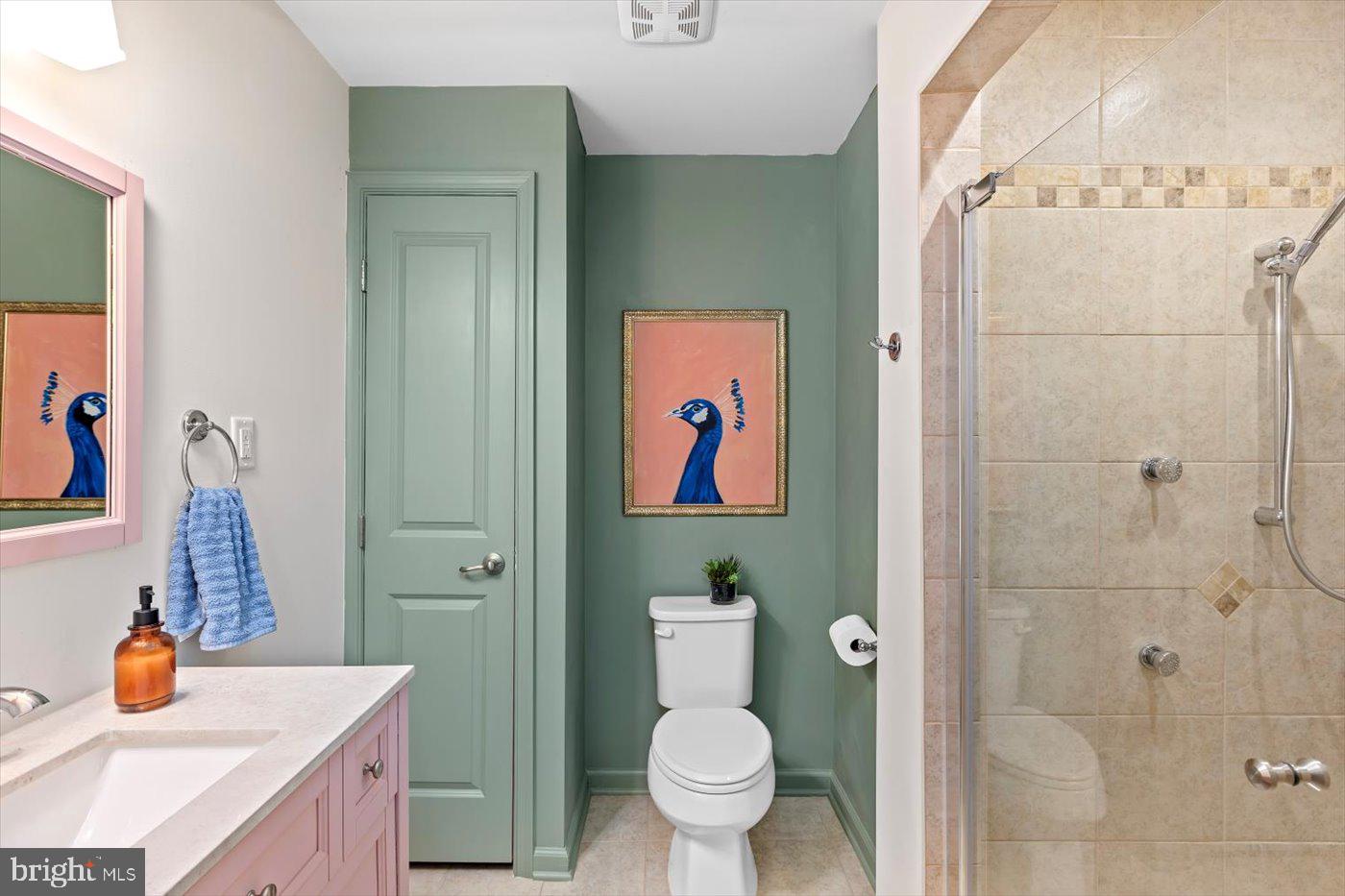 THREE FLAGS - Residential