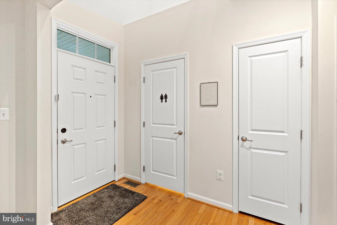 THREE FLAGS - Residential