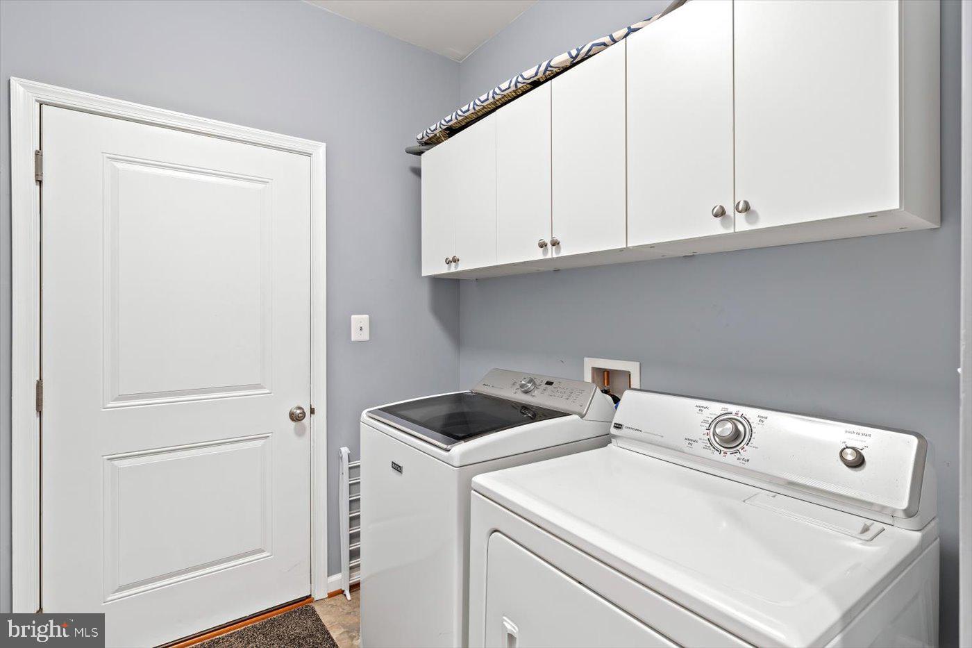 THREE FLAGS - Residential