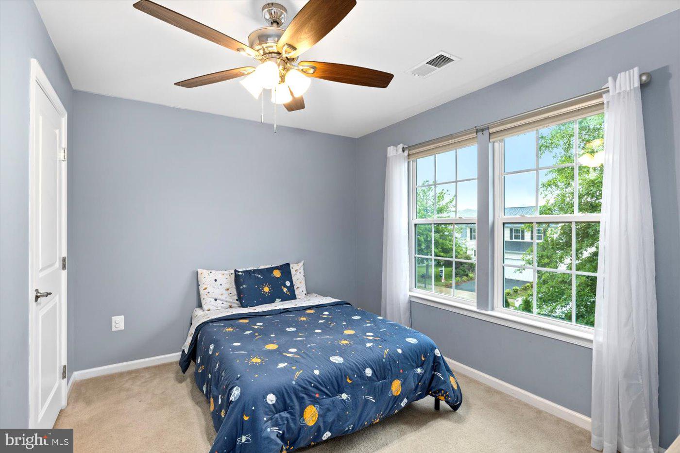 THREE FLAGS - Residential