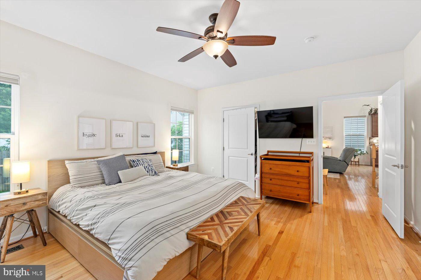 THREE FLAGS - Residential