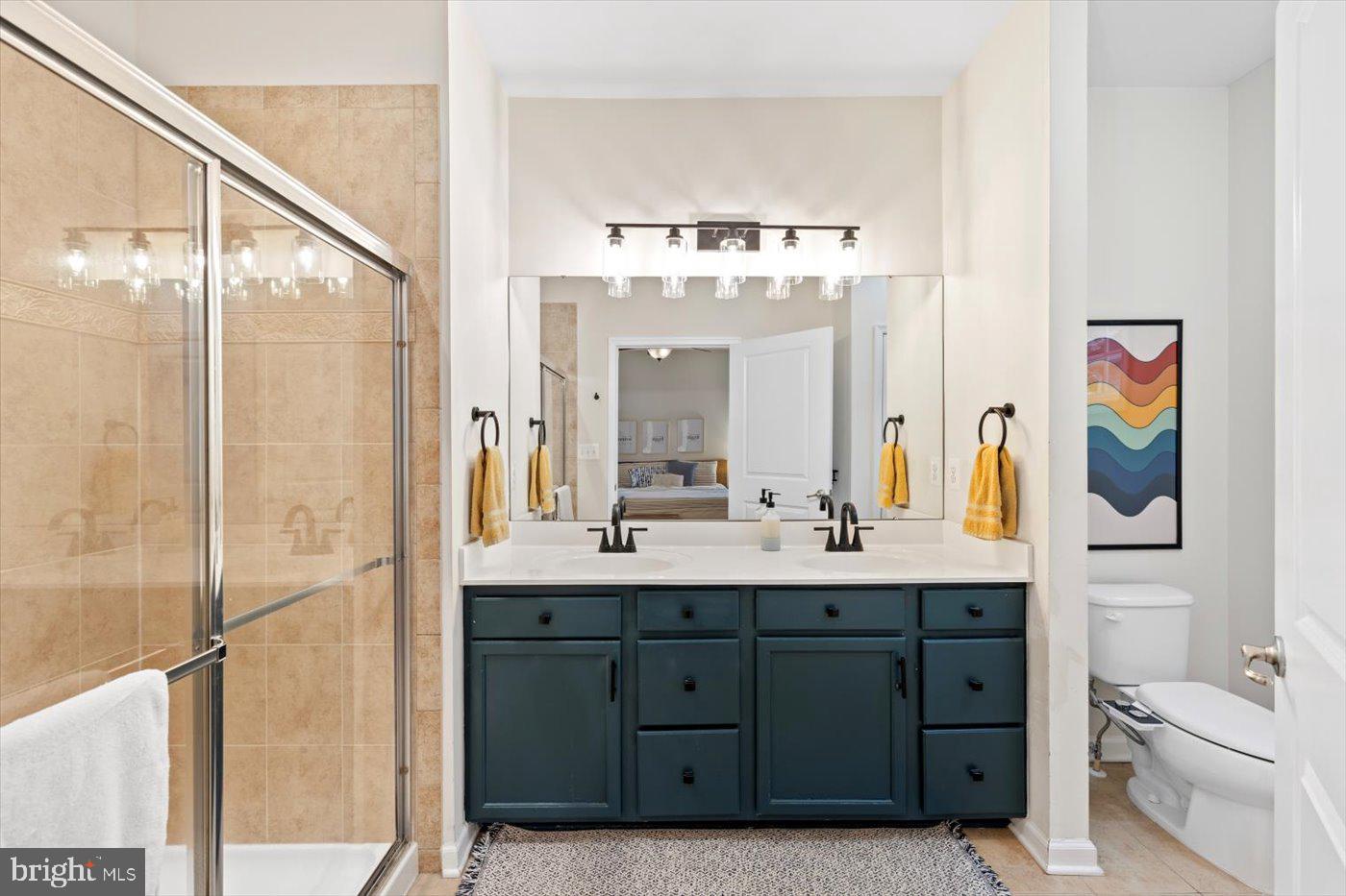 THREE FLAGS - Residential