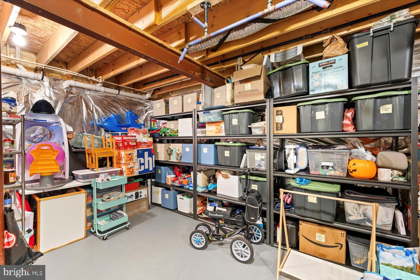 THREE FLAGS - Residential