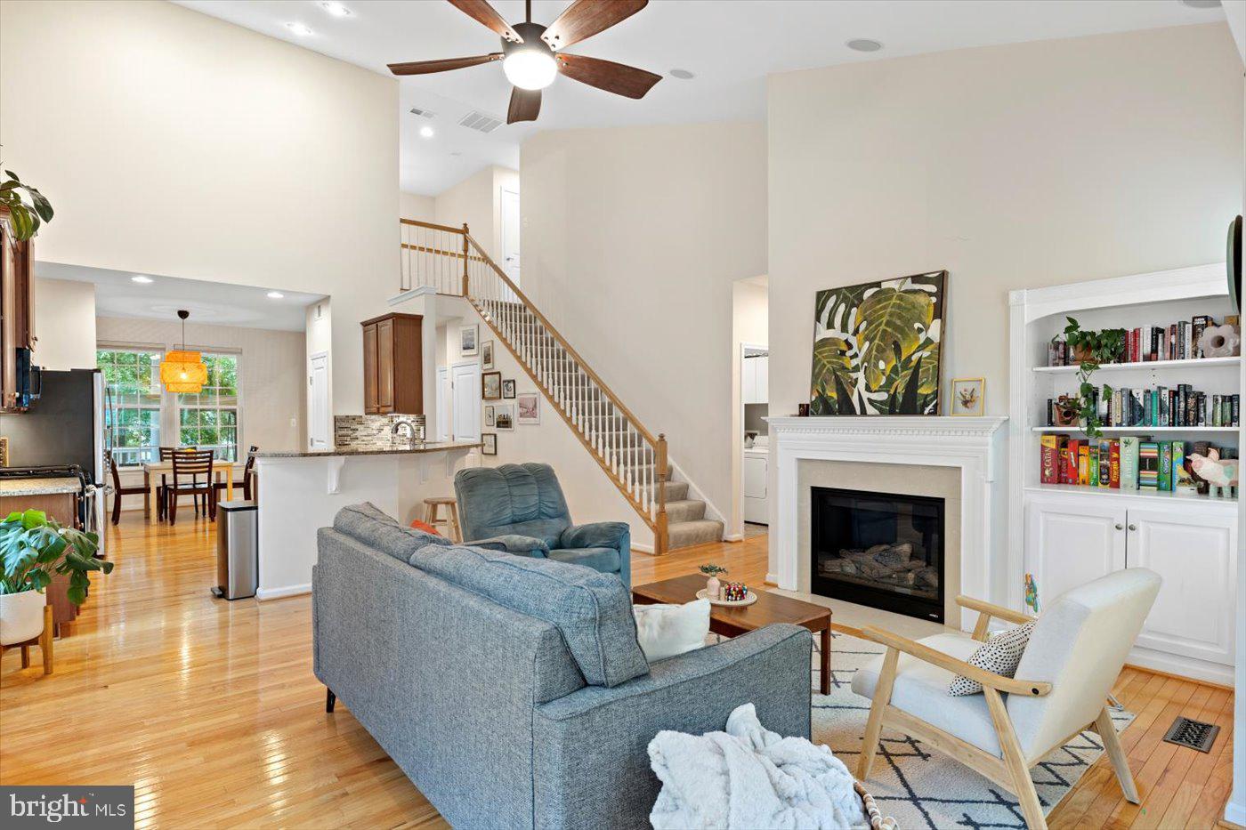 THREE FLAGS - Residential