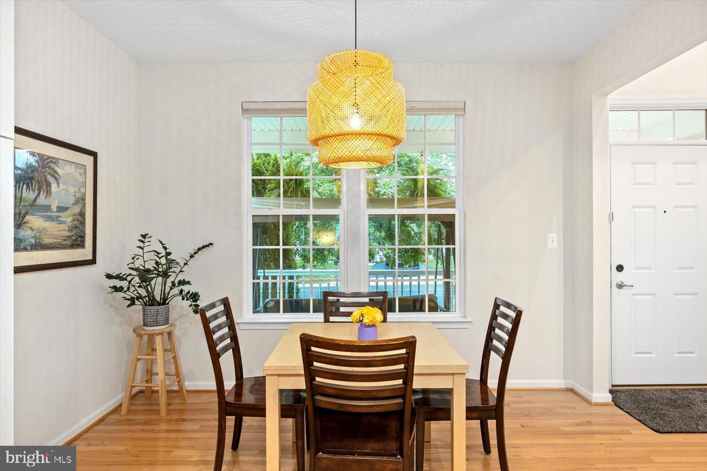 THREE FLAGS - Residential