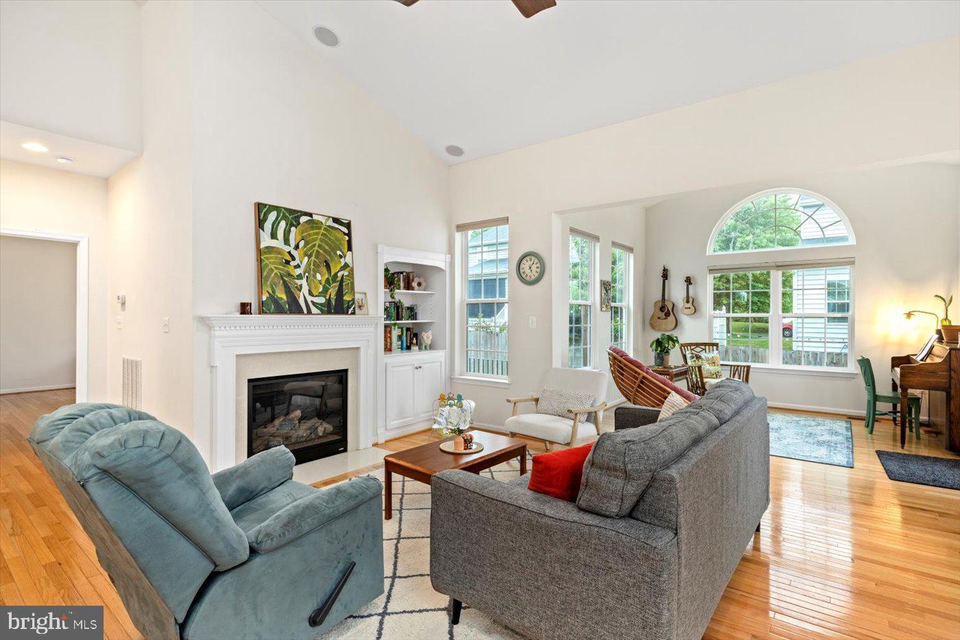 THREE FLAGS - Residential