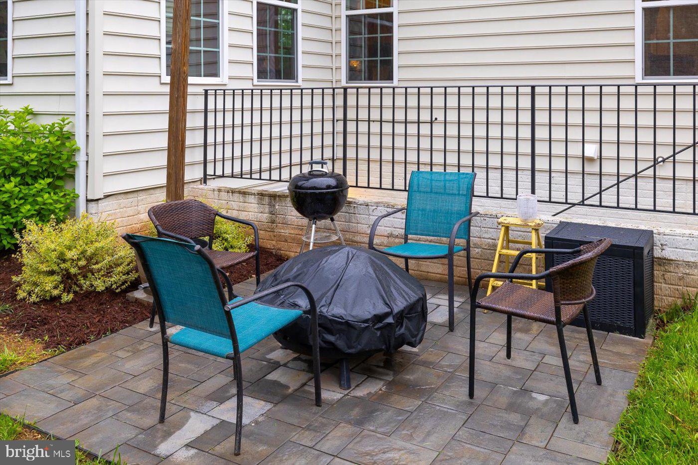 THREE FLAGS - Residential