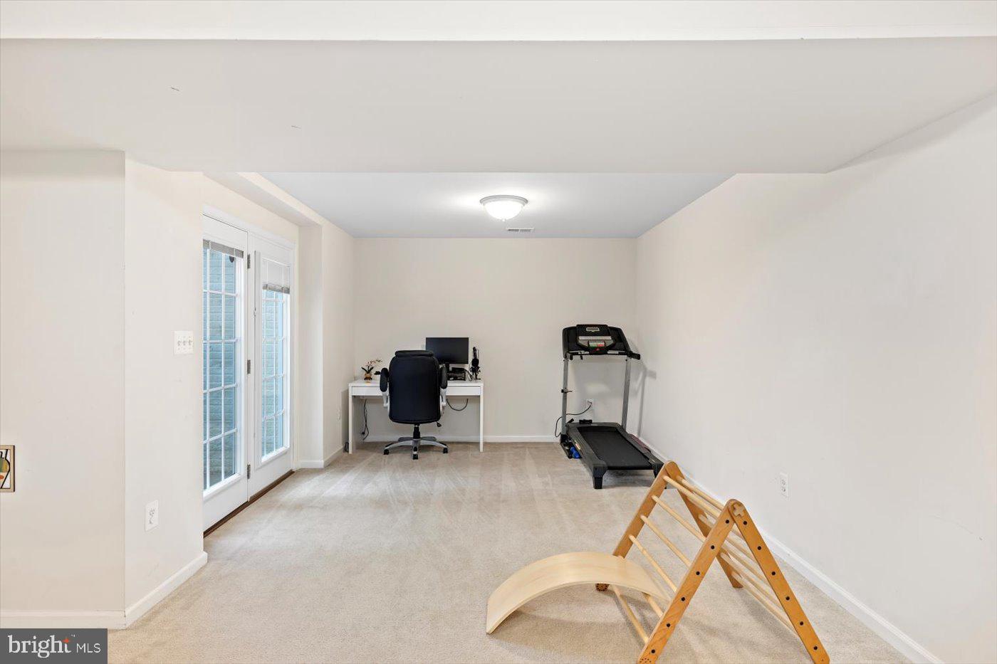 THREE FLAGS - Residential