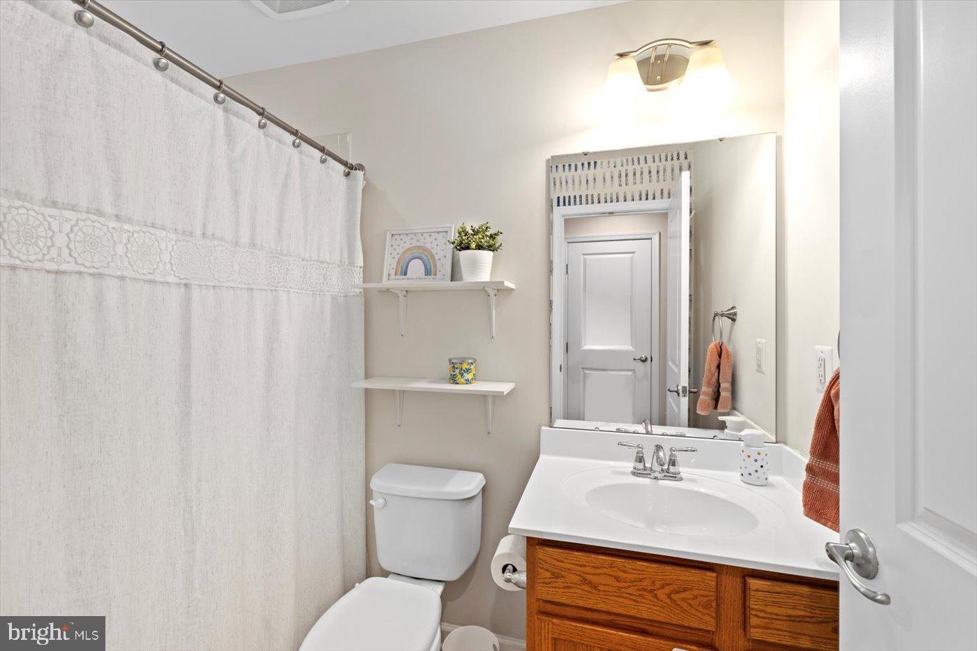 THREE FLAGS - Residential