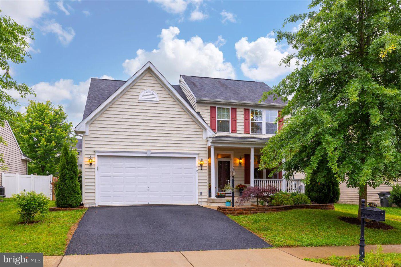 THREE FLAGS - Residential