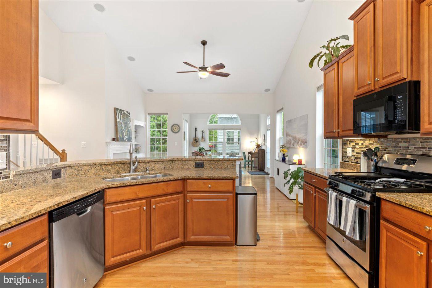 THREE FLAGS - Residential