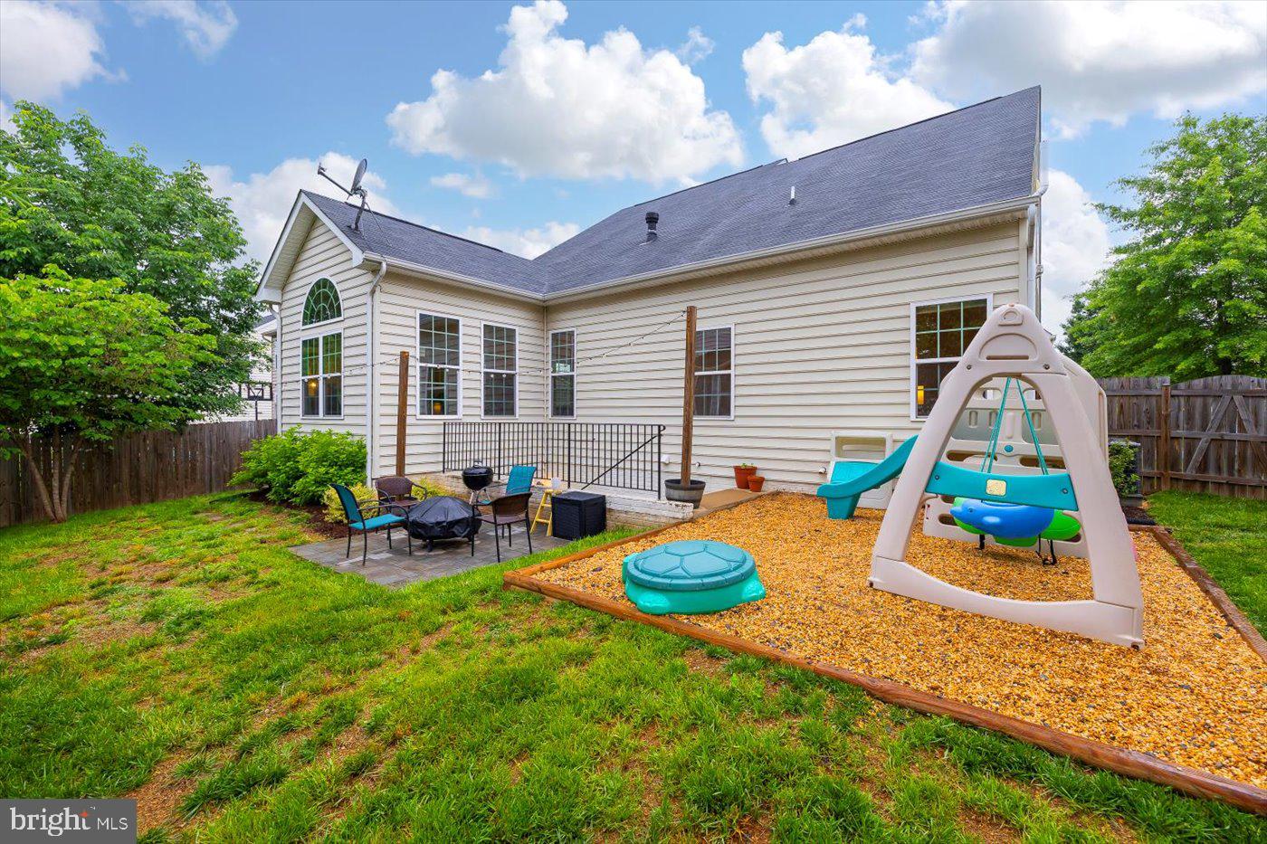 THREE FLAGS - Residential