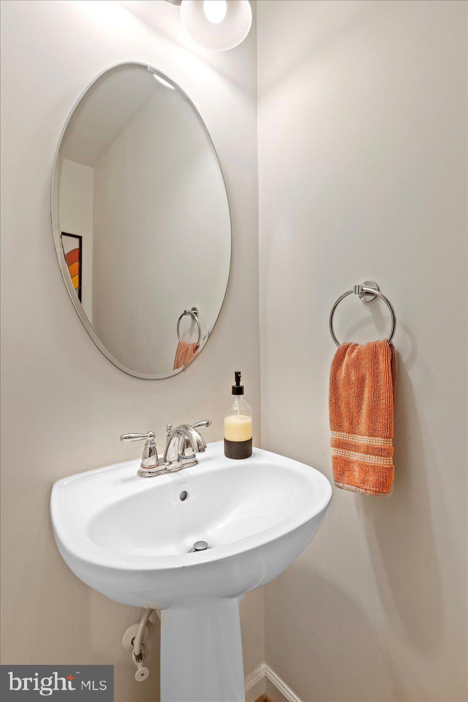 THREE FLAGS - Residential