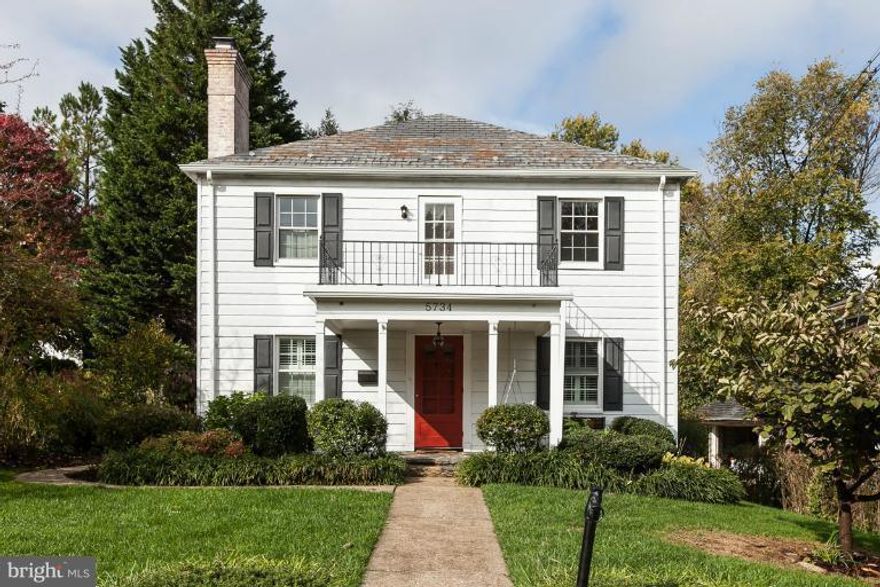 Searching for that cool home with an urban vibe?  Look no more!  This home has it all...modern amenities,  proximity to shops, eateries, and the park. Additional features include a main level bedroom and full bath, master bedroom with sitting room,  wood burning fireplace,  and luxury master bath, as well as porches to swing on or evening star gaze!  Come take a look...you won't be disappointed!